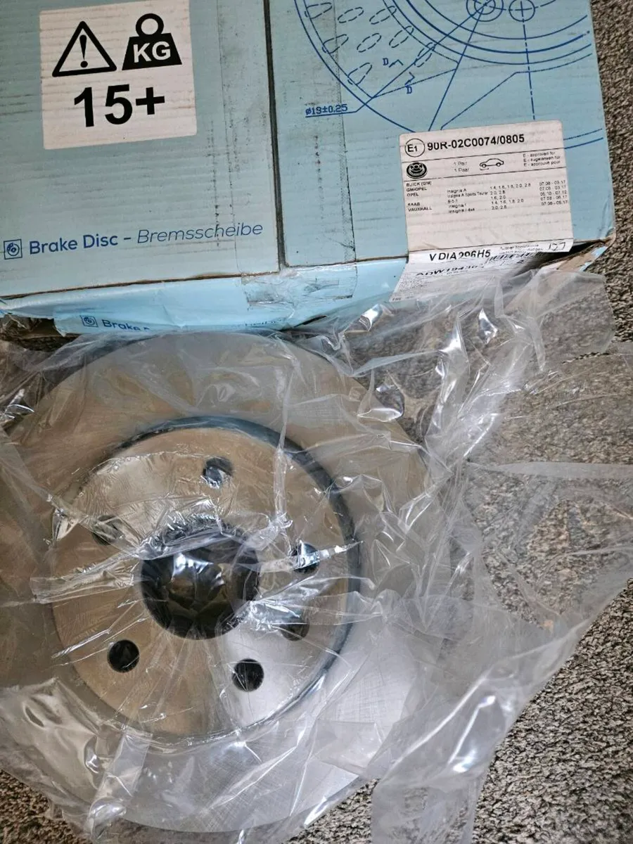 Insignia / Saab - Front Brake Discs / Air Filter - Image 1