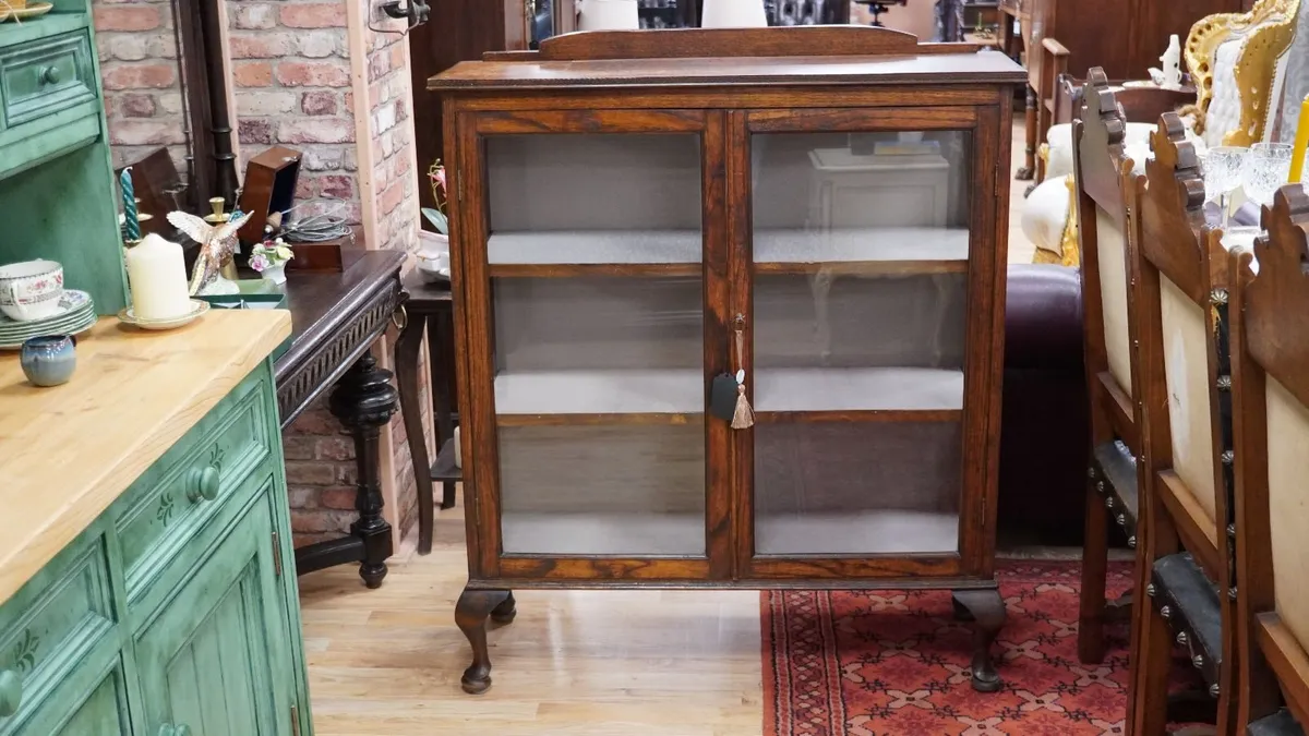 Oak Display Cabinet - Image 2