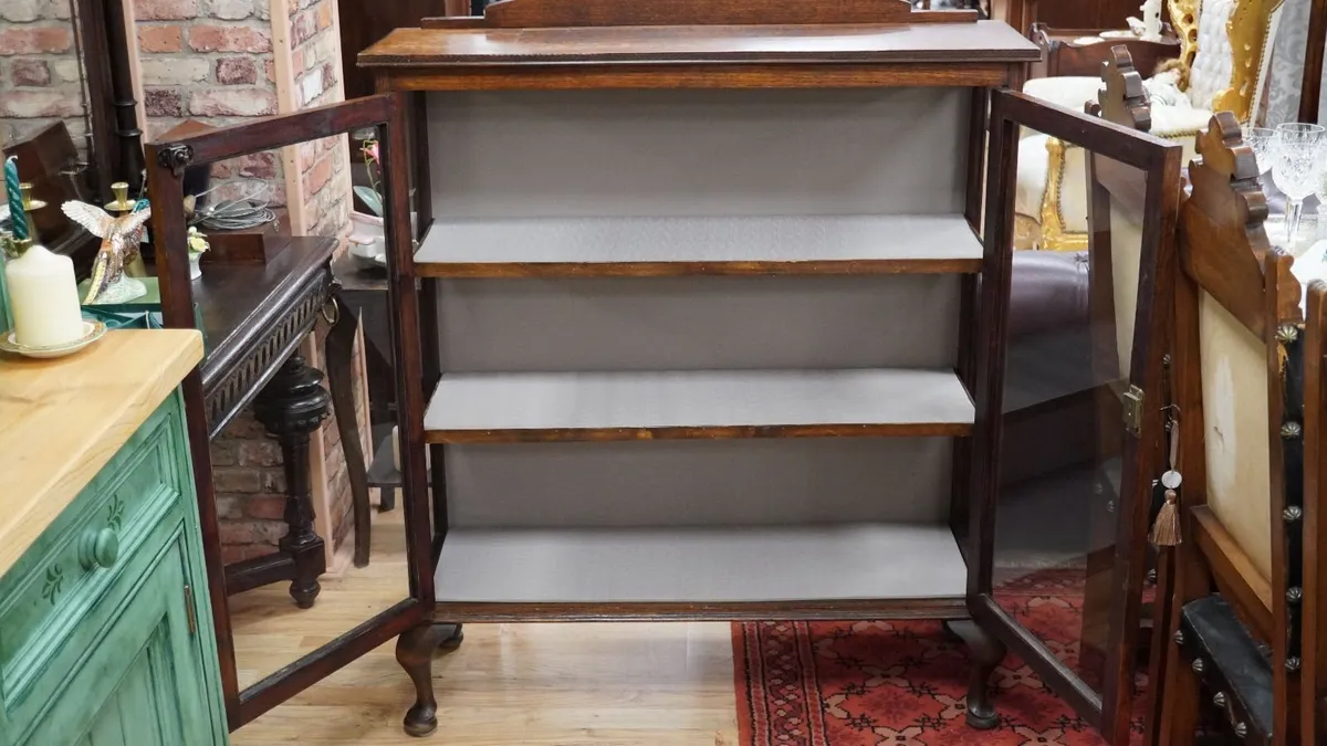 Oak Display Cabinet - Image 3