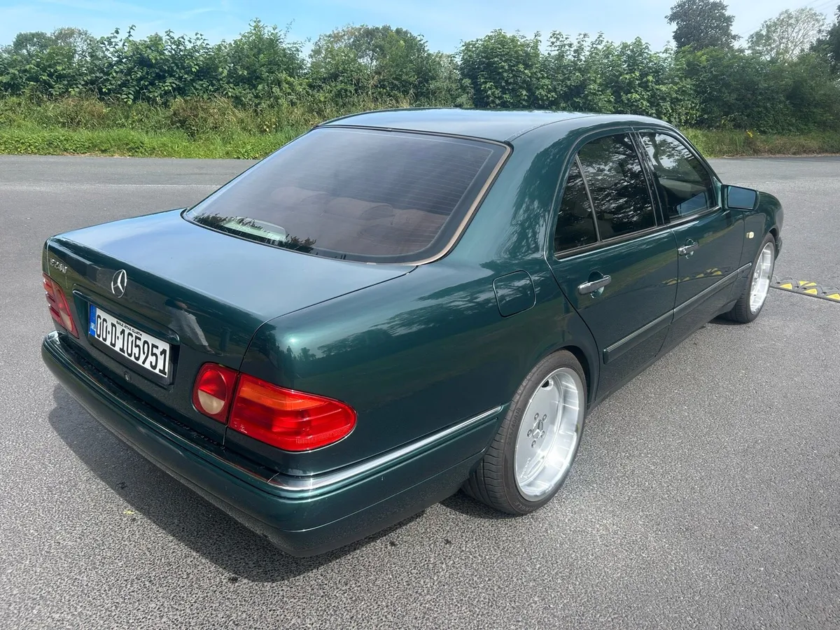 2000 Mercedes-Benz E240 Elegance Auto - Image 1