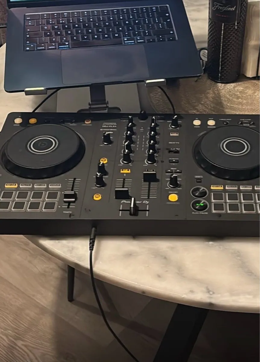 Pioneer DJ DDJ-FLX4 DJ Controller - Image 2