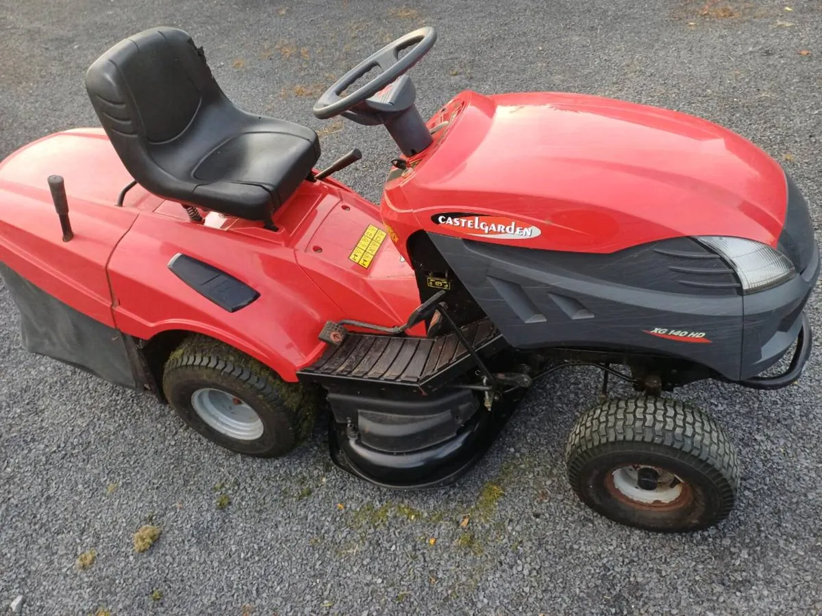 Castlegarden ride on lawnmower - Image 1