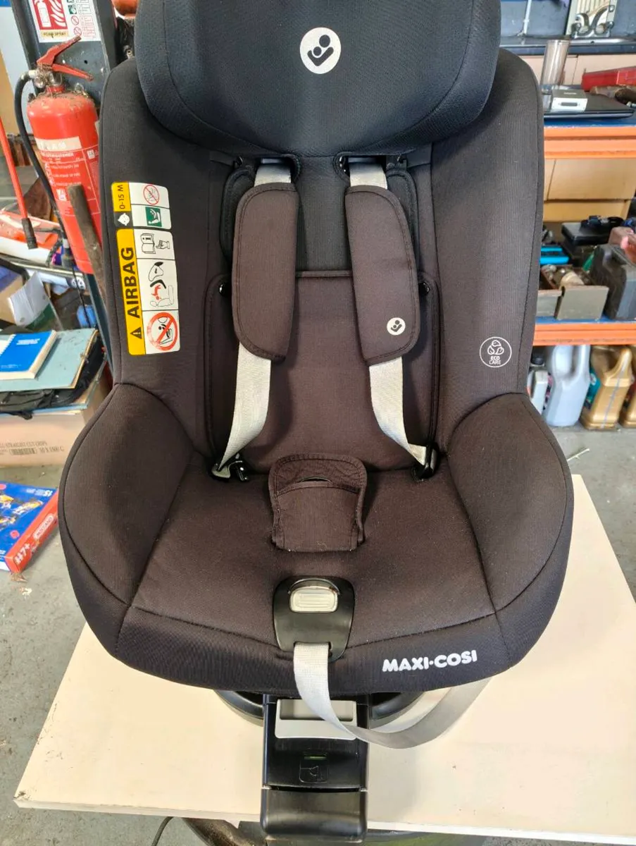 MaxiCosi Mica Eco i-Size 360° Rotating Car Seat - Image 1