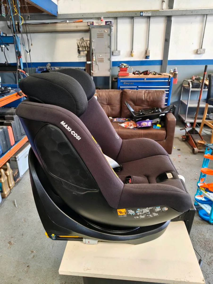 MaxiCosi Mica Eco i-Size 360° Rotating Car Seat - Image 2