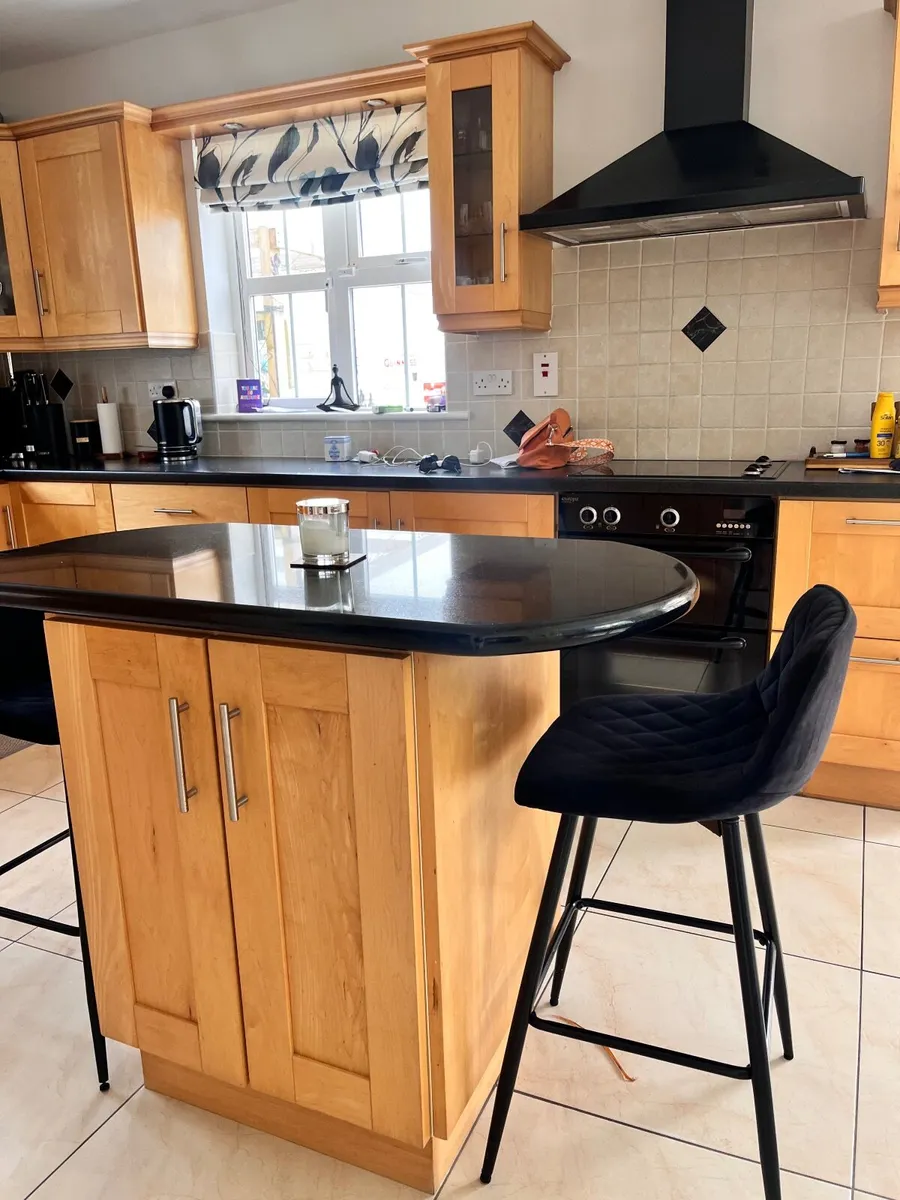 Kitchen cupboard doors and Island - Image 4