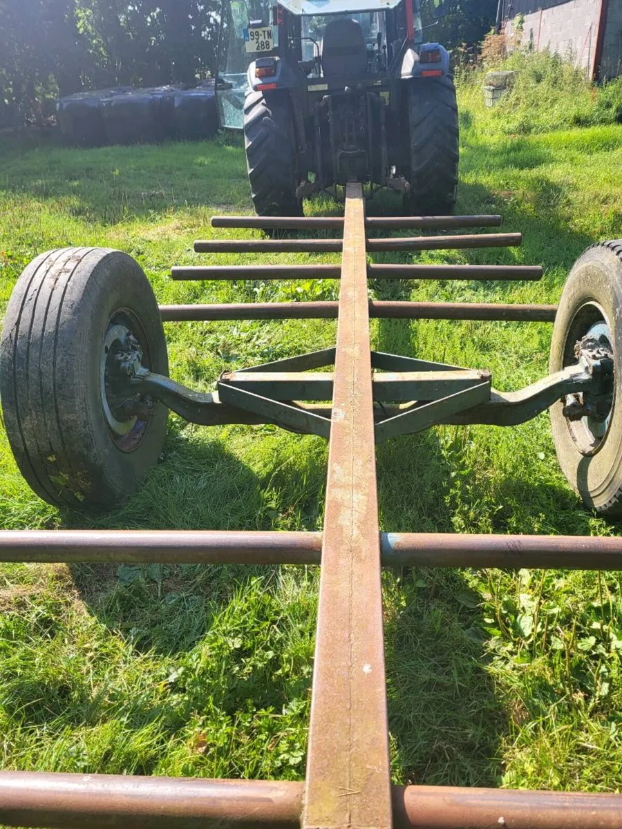 Bale trailer - Image 1