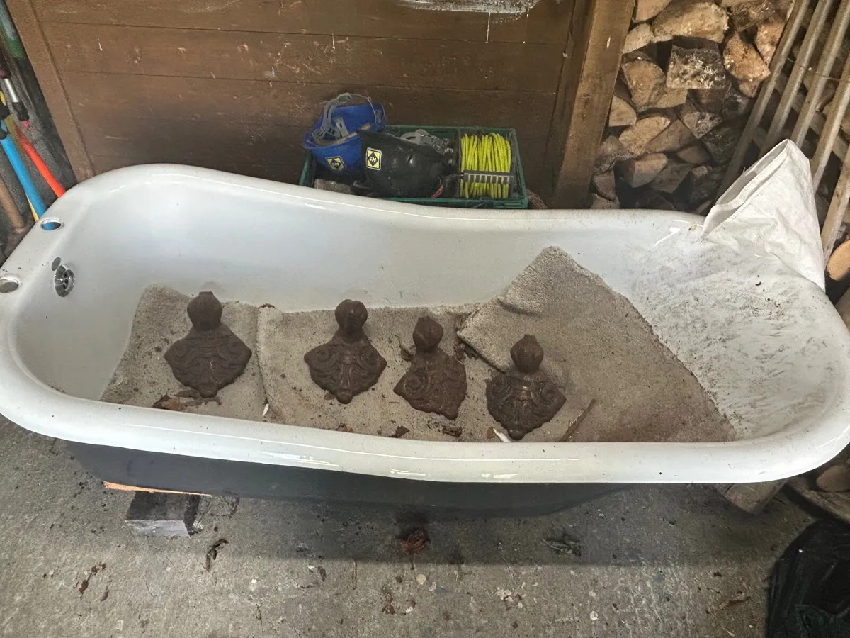 Bath.. freestanding cast iron - Image 3