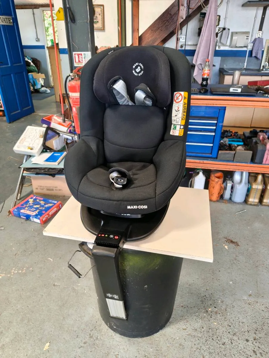 MaxiCosi Pearl Pro² i-Size Car Seat + FamilyFix - Image 3
