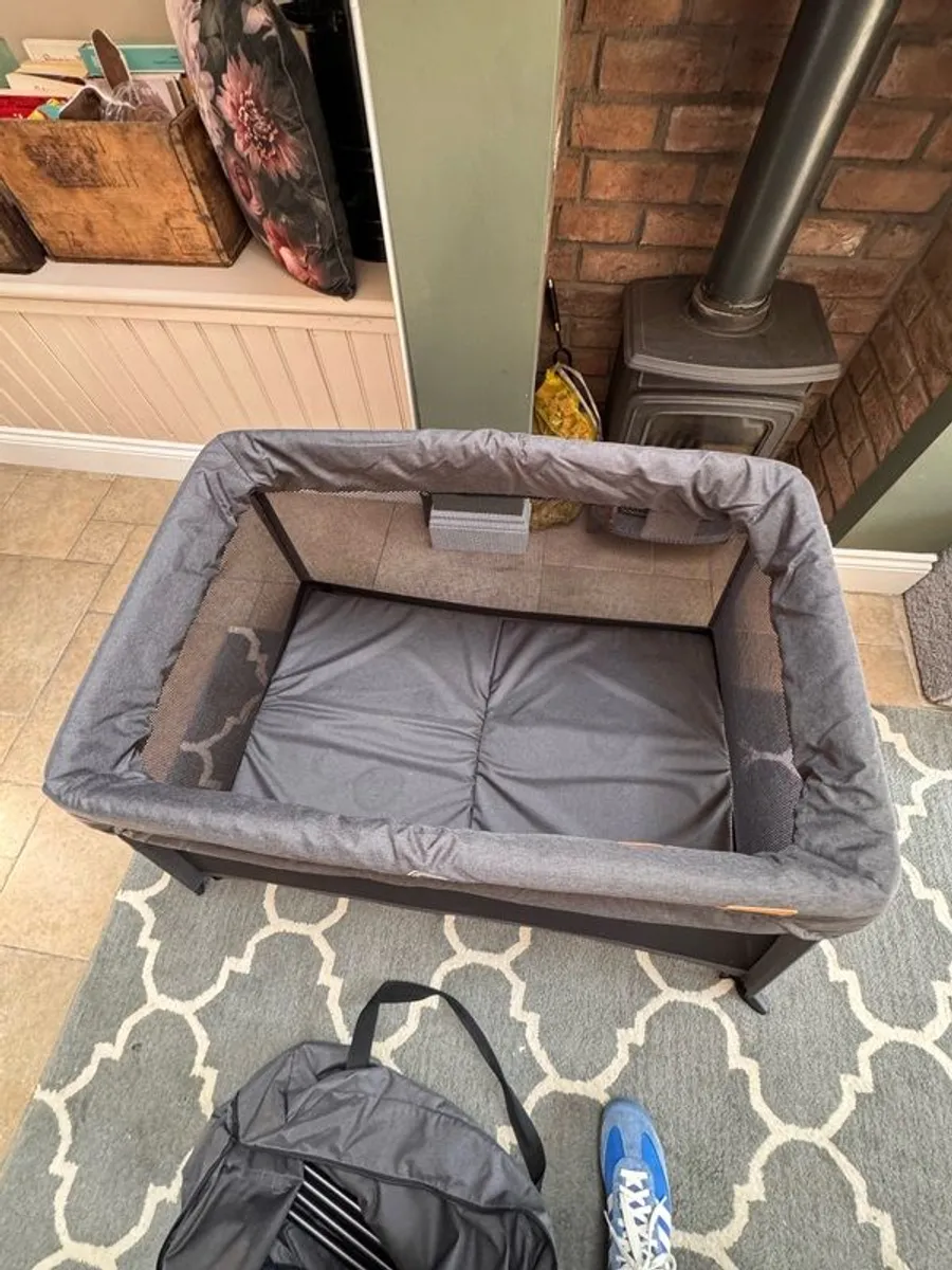Baby Travel Cot - Image 4