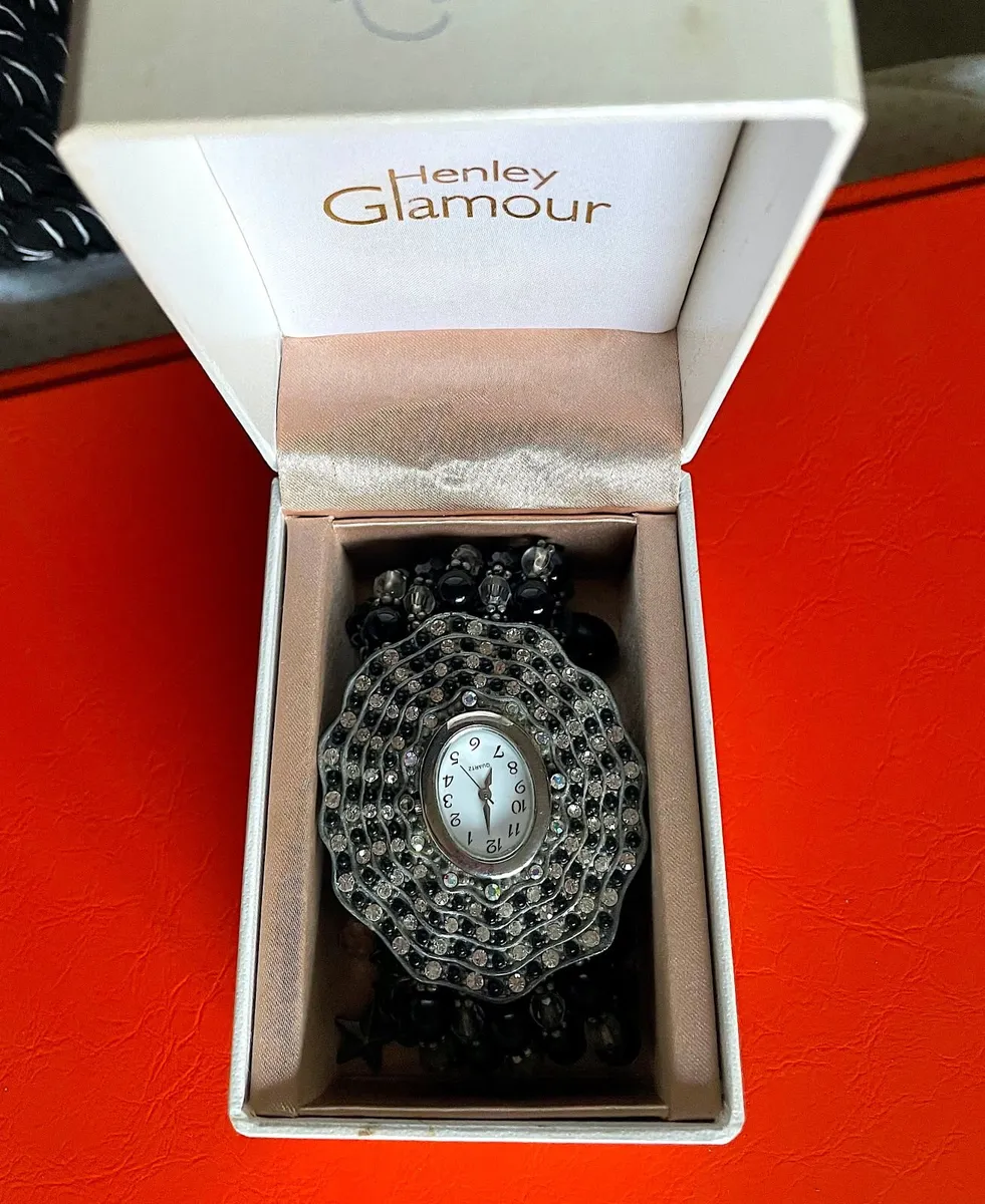 Decorative watch - Image 1