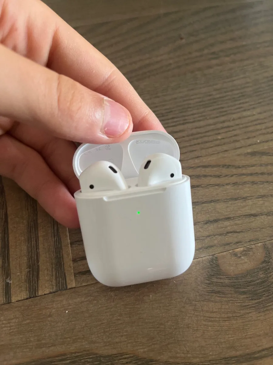 AirPods - Image 4