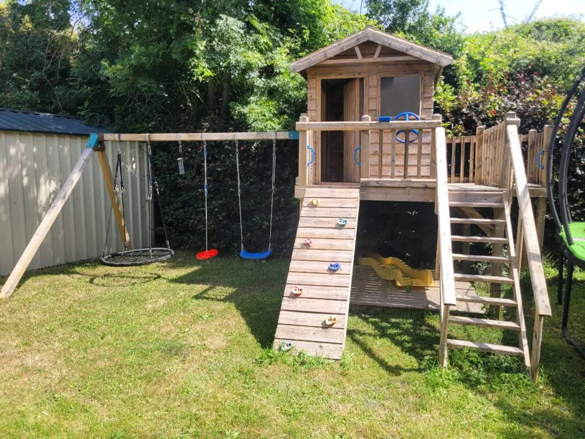 Ashley Playhouse (Geppetto Land) - Image 1