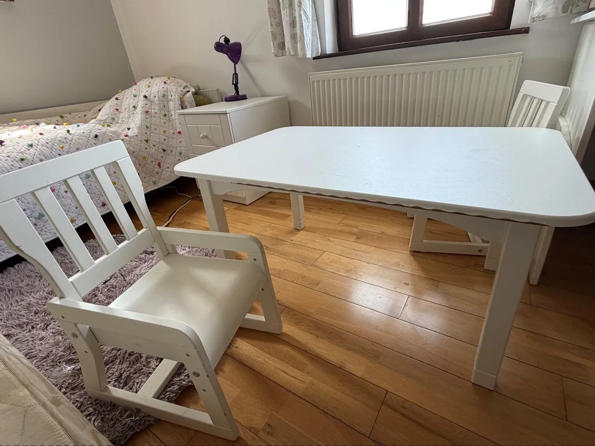 Kids Table and chairt - Image 2