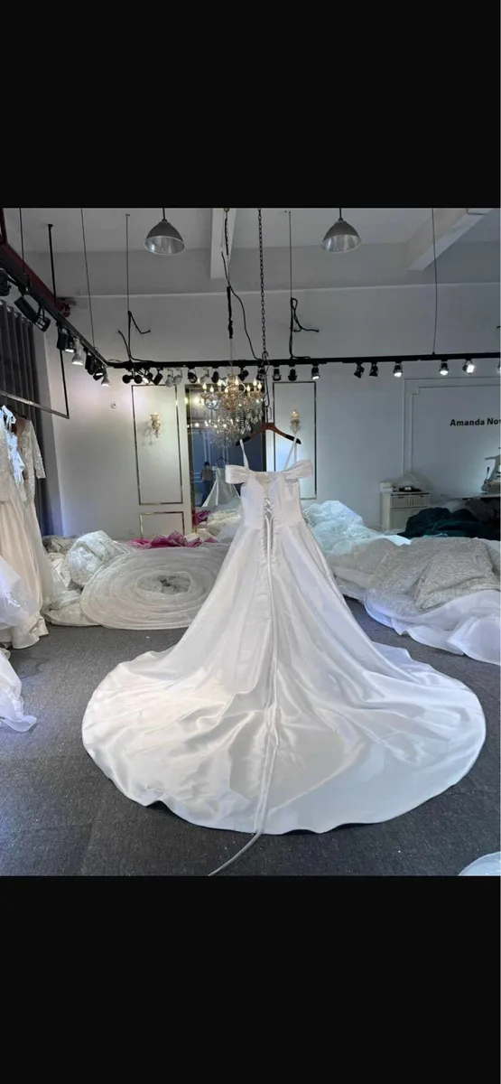 Wedding dress - Image 1