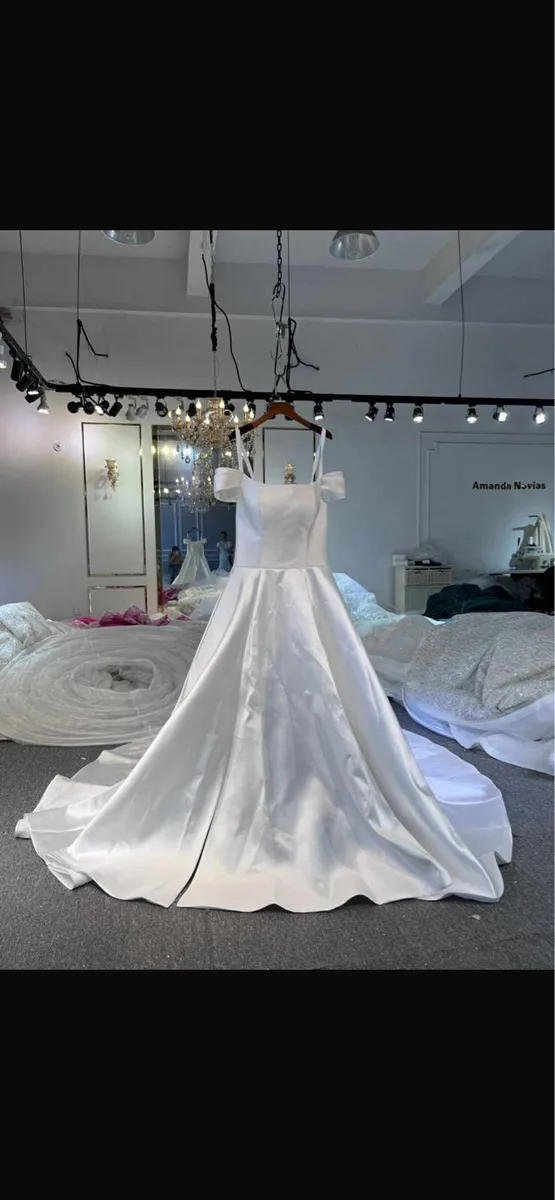 Wedding dress - Image 2
