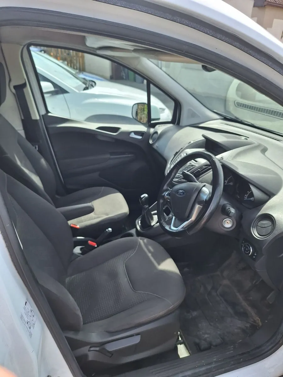 Ford Transit Courier 2016 - Image 2