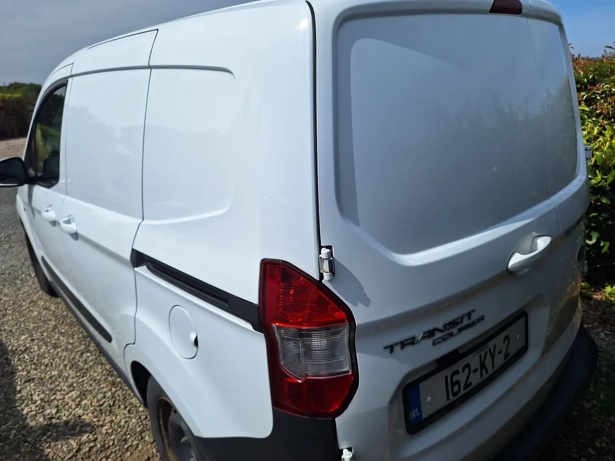 Ford Transit Courier 2016 - Image 4