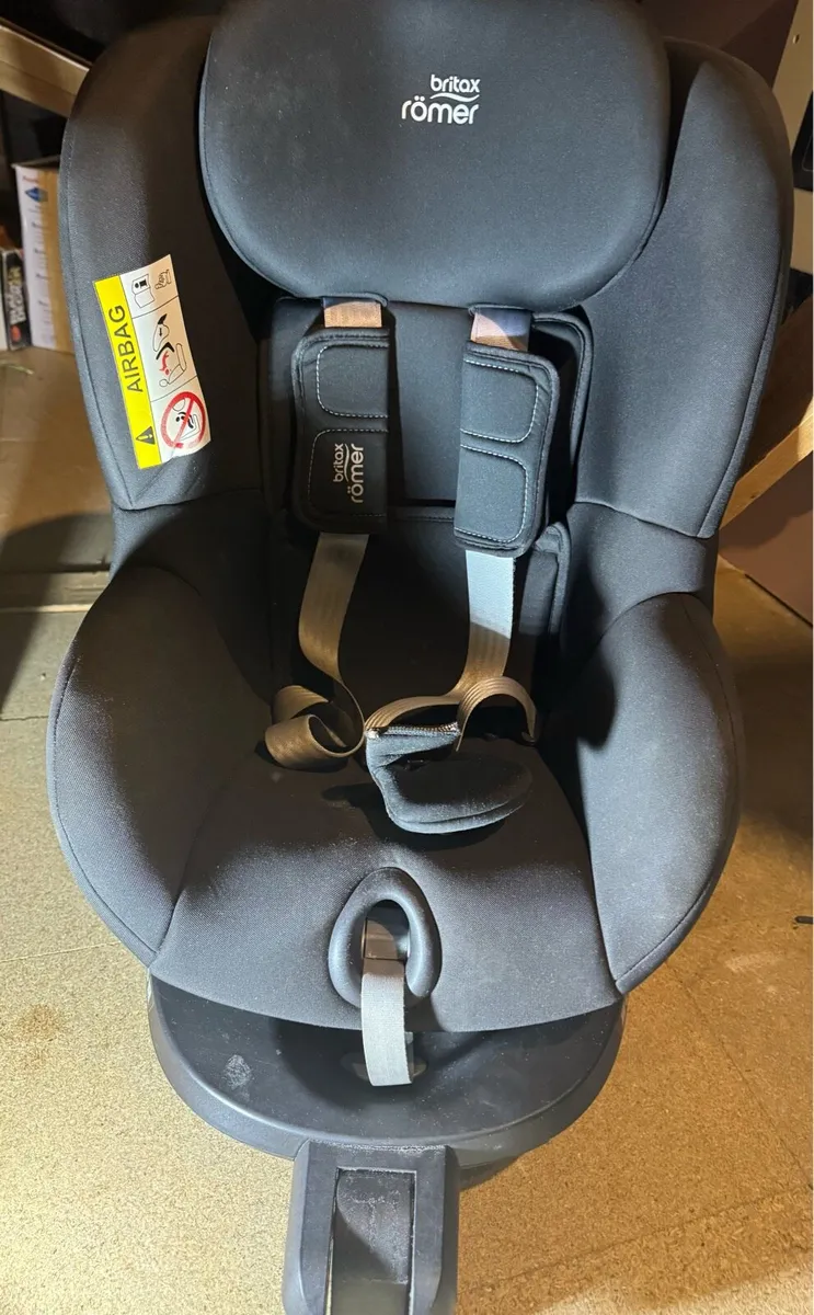 Britax Römer Dualfix 2R child car seat - Image 1