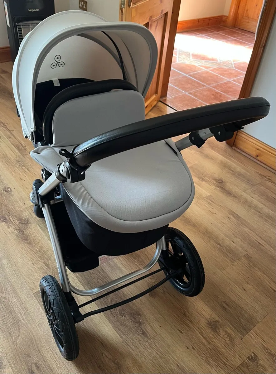 Bassinet With Wheels - Image 1