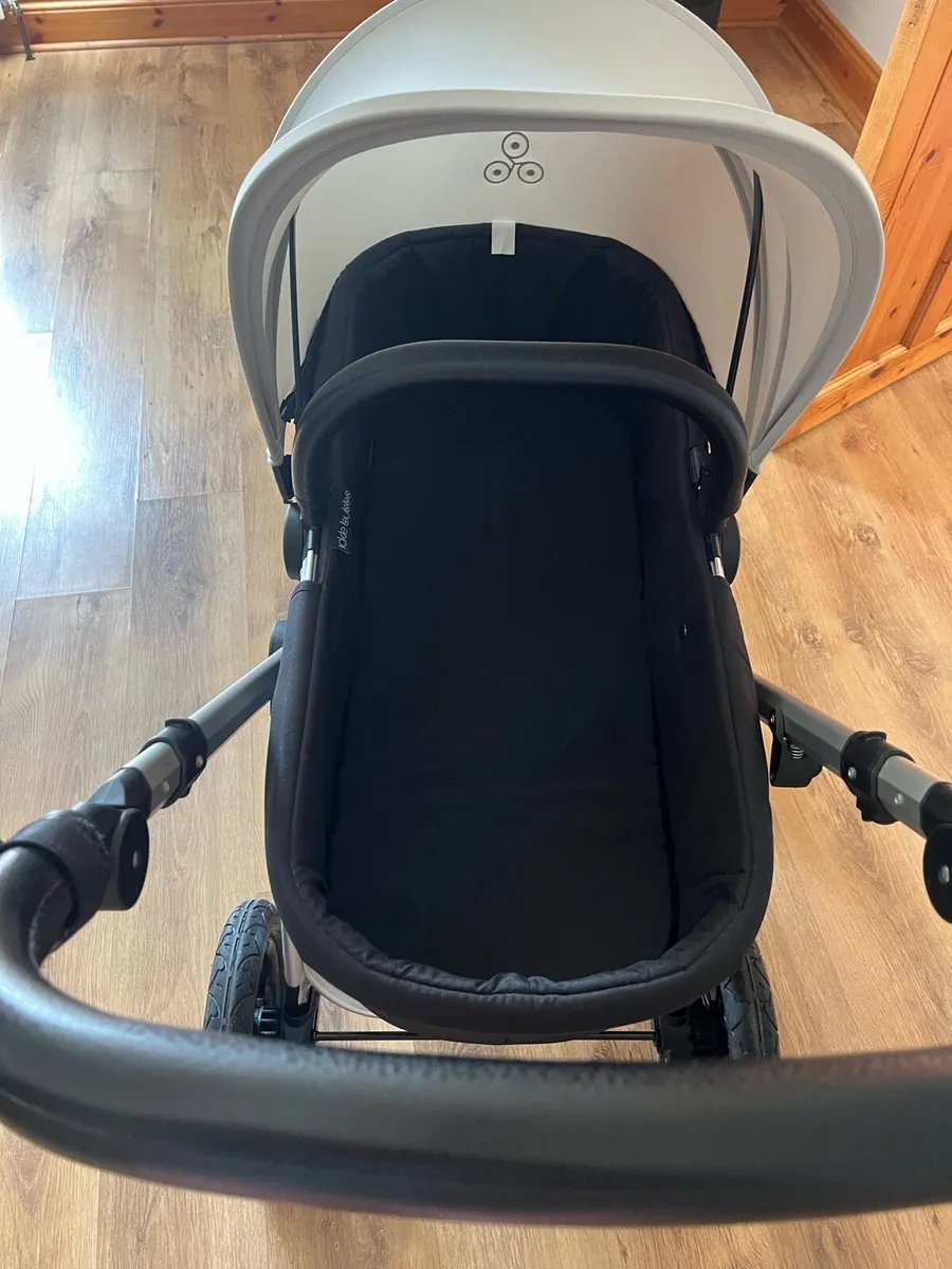 Bassinet With Wheels - Image 2