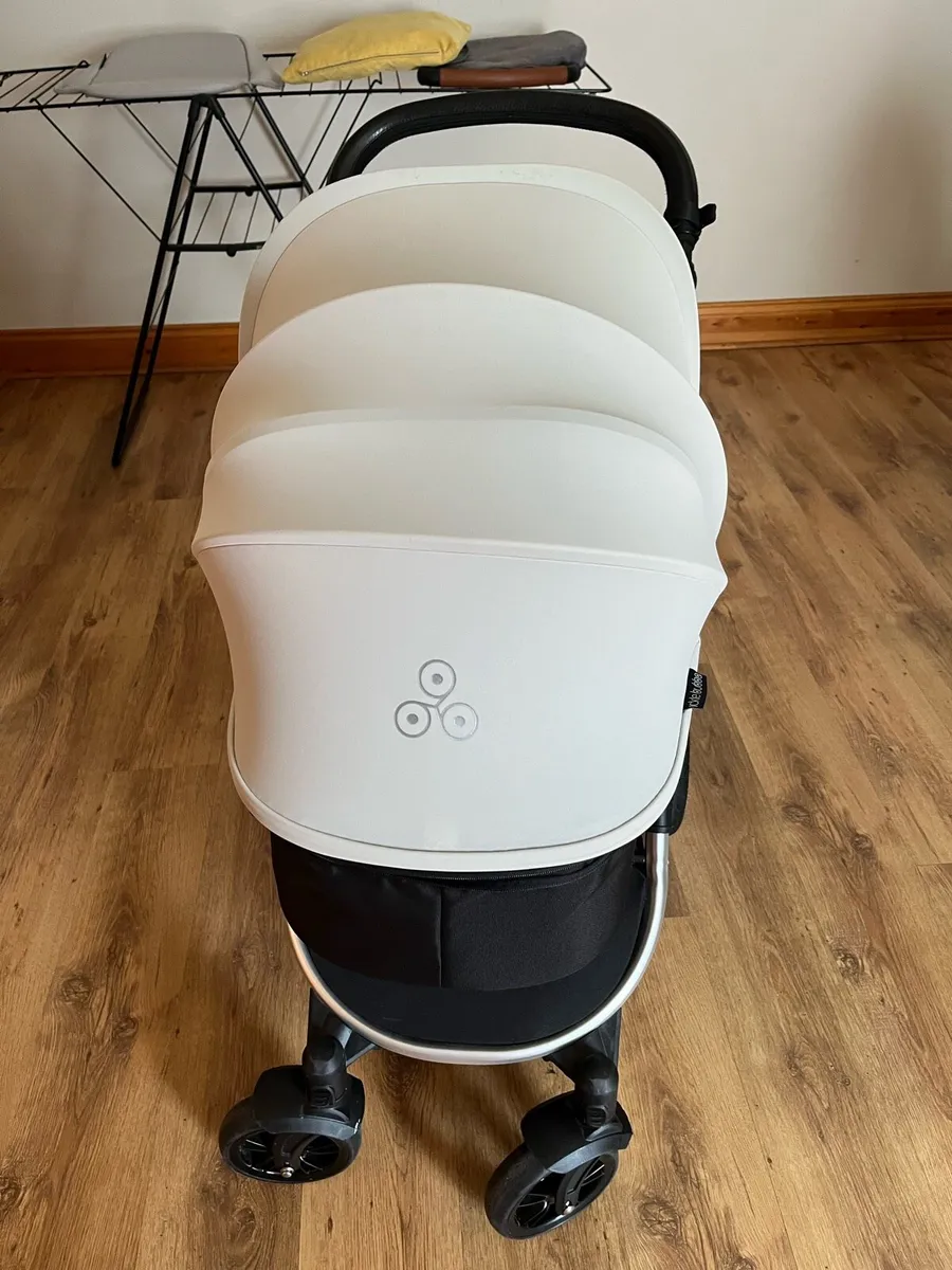 Bassinet With Wheels - Image 3