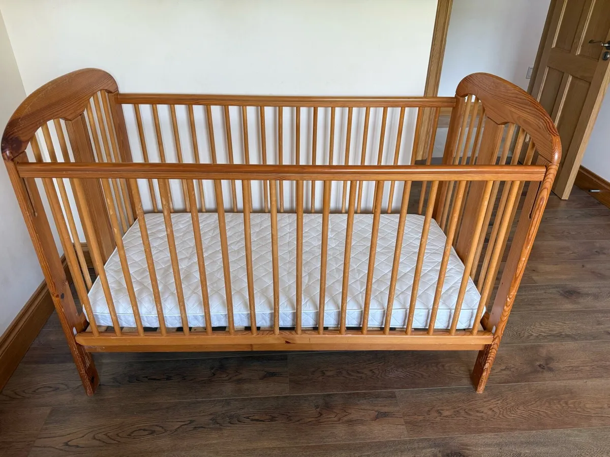 Baby cot - Image 2