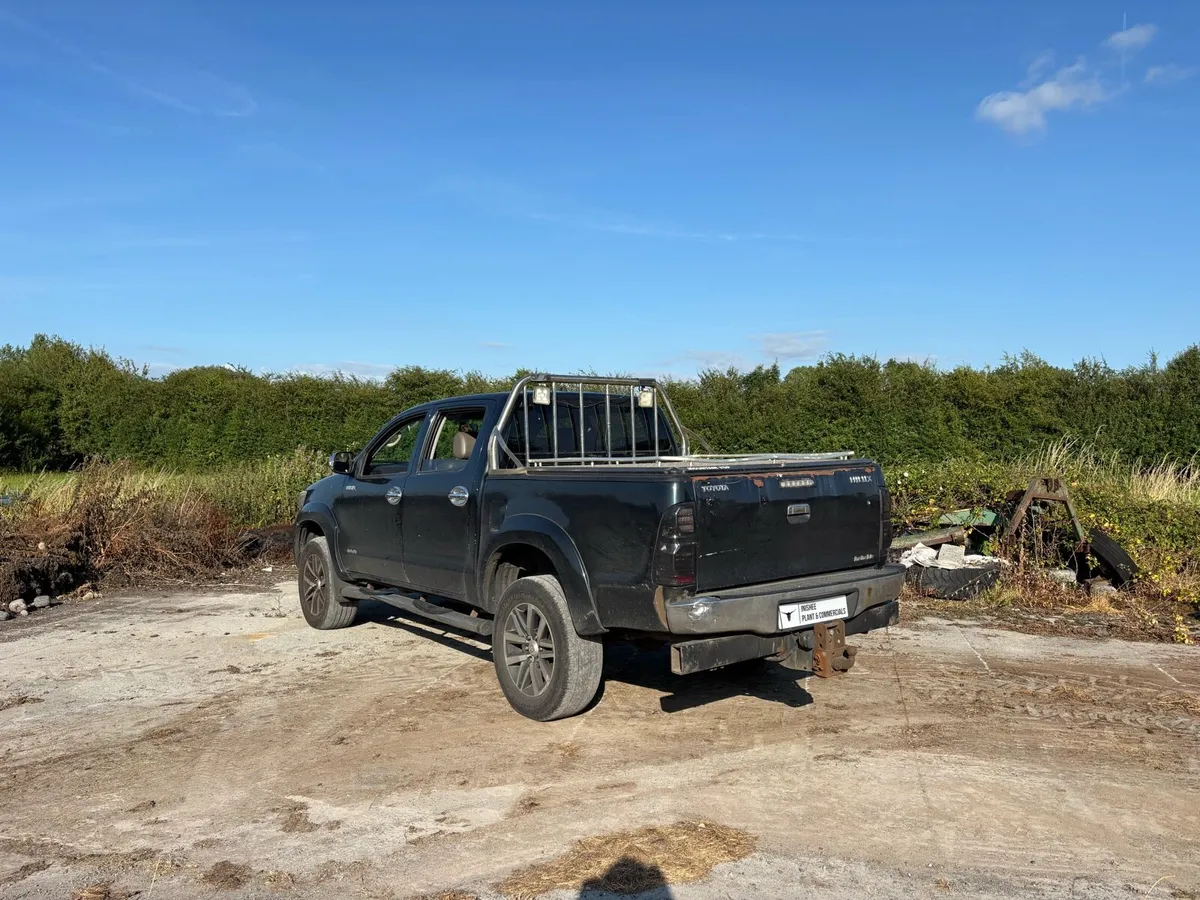 Toyota Hilux Invincible - Image 4