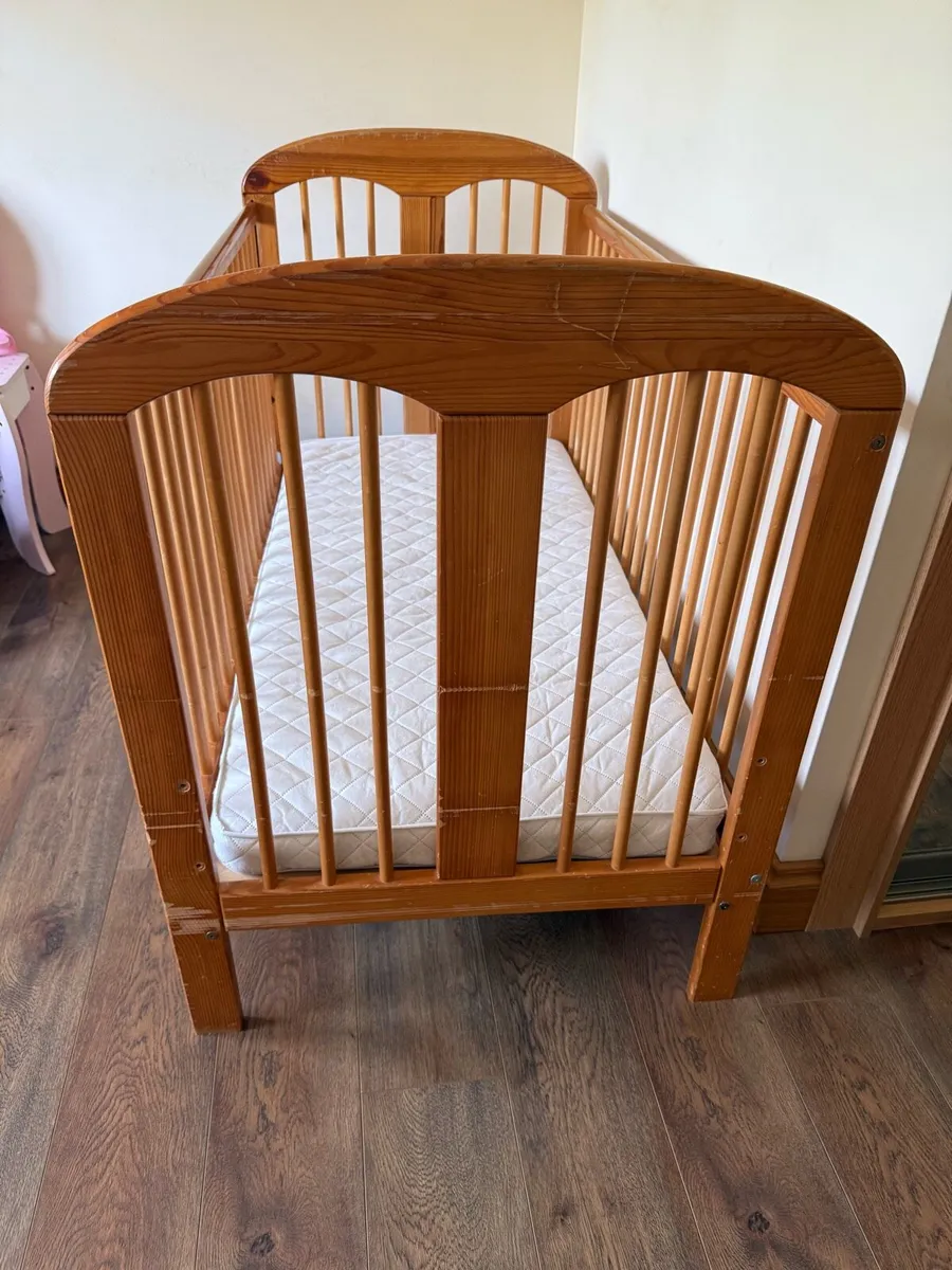Baby cot - Image 1