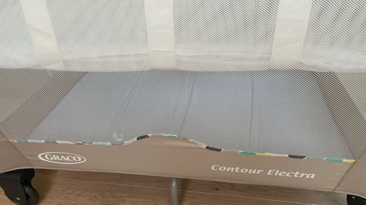 Graco Travel Cot - Image 2