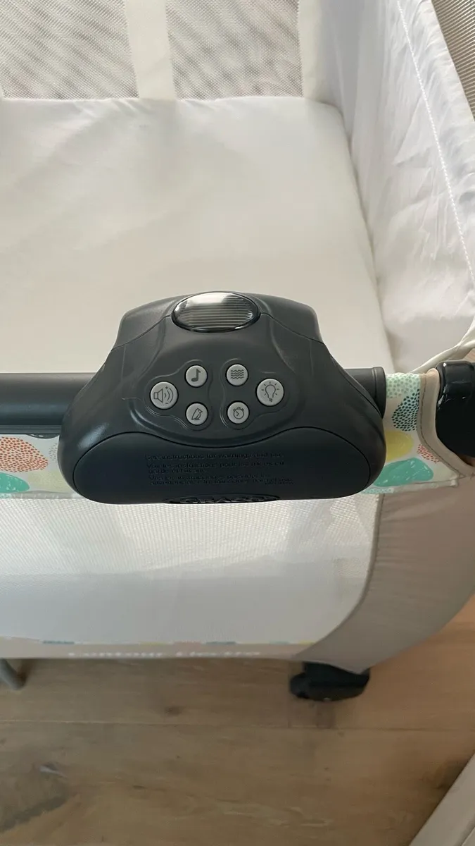 Graco Travel Cot - Image 3