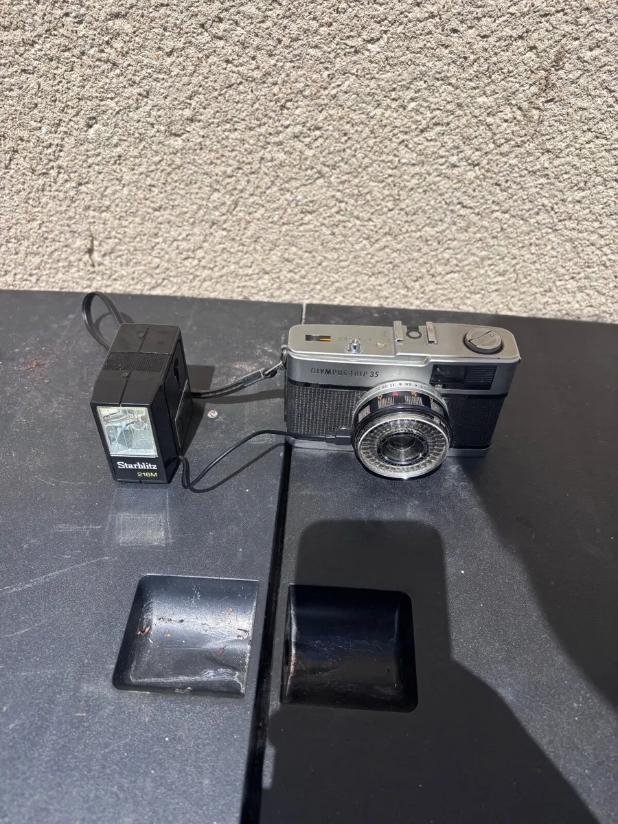 Olympus trip 35 with a starblitz flash unit - Image 1