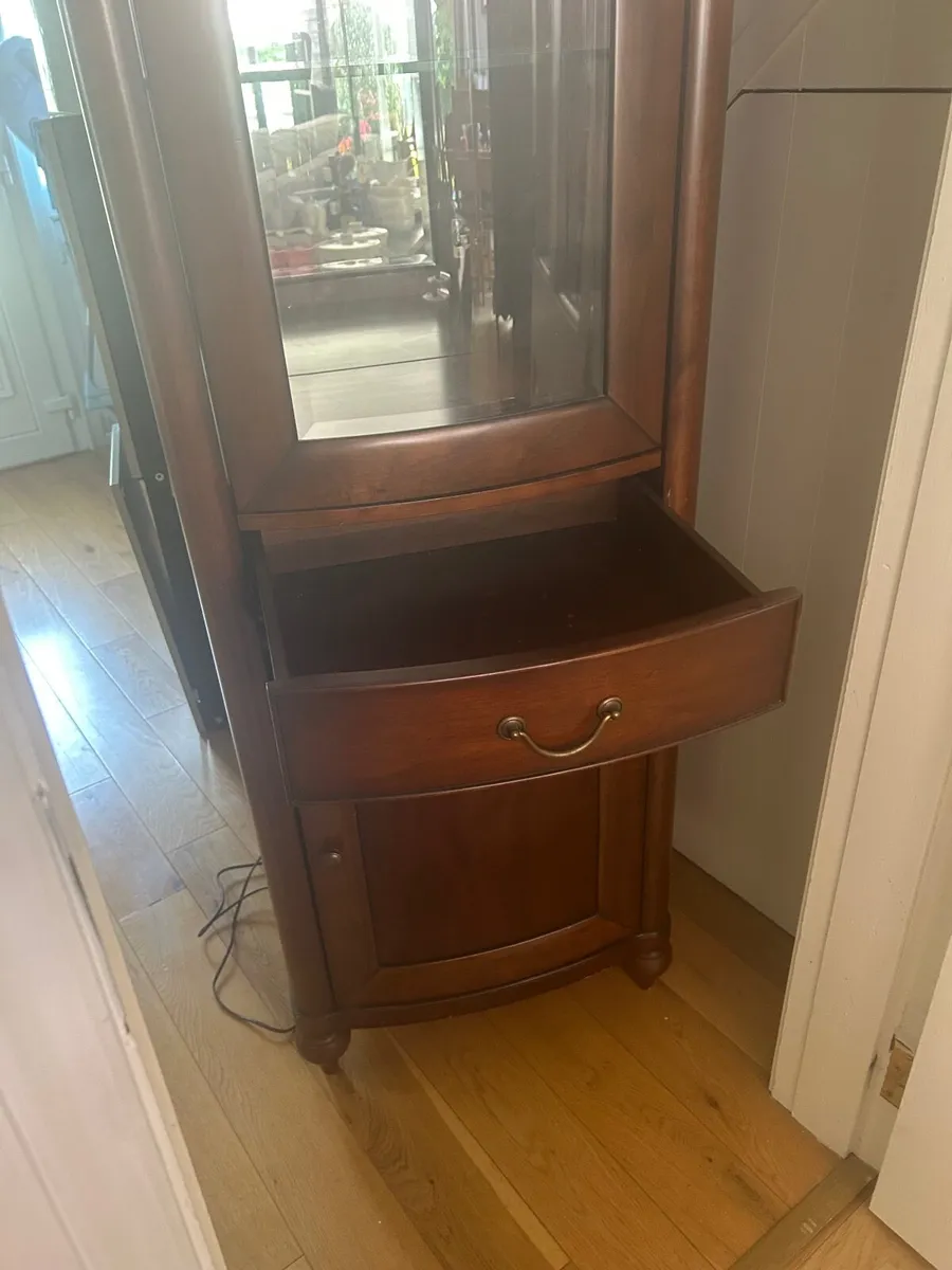 Cabinet - Image 4