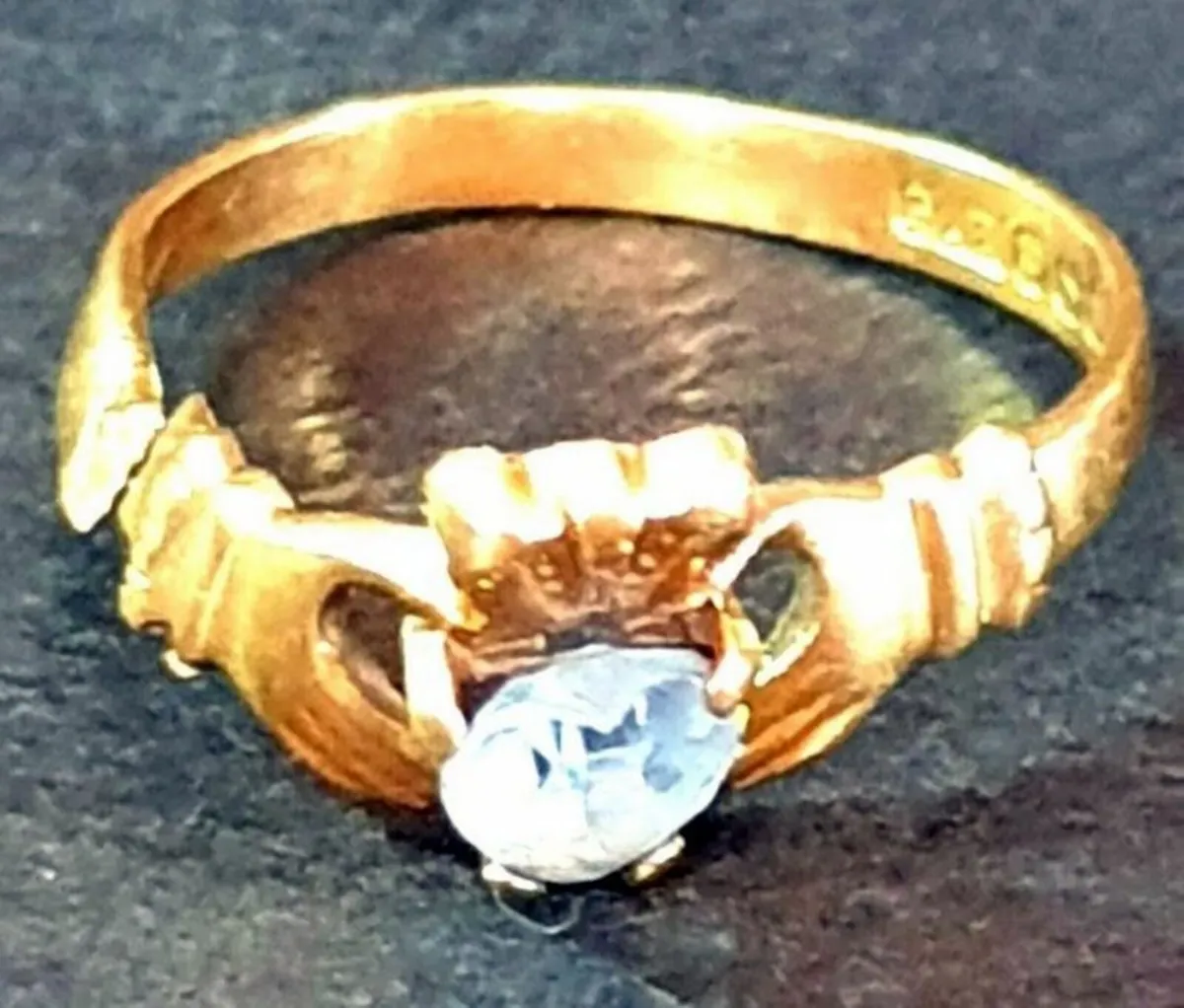 Vintage 9ct Gold Claddagh Ring - 1.6g (Cut Band) - Image 4