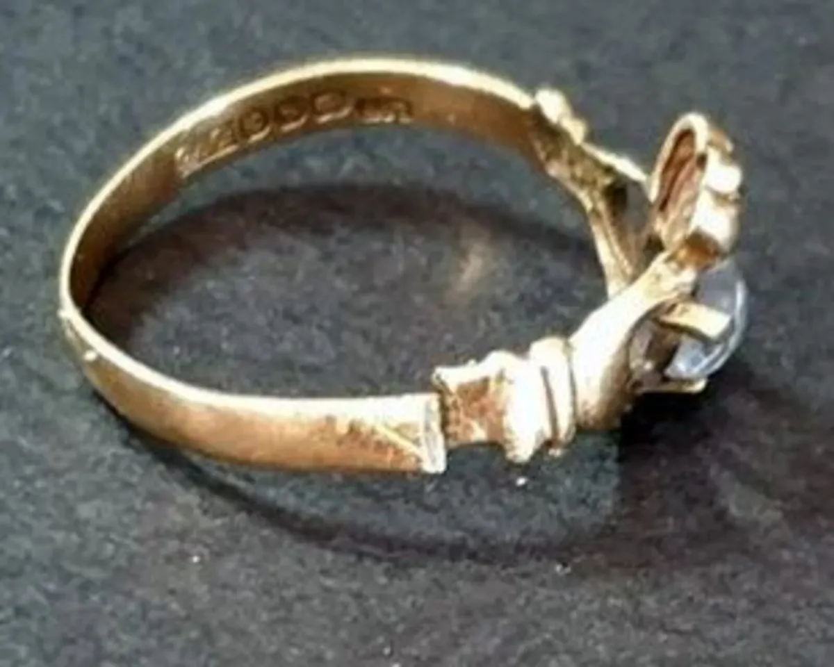 Vintage 9ct Gold Claddagh Ring - 1.6g (Cut Band) - Image 3
