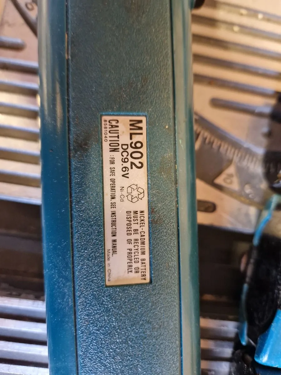 4 Makita Drills,  Flashlight - Image 2
