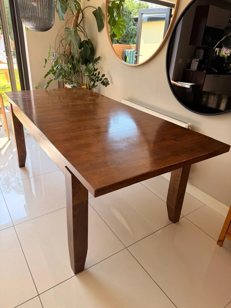 Table and  8 free chairs - Image 1