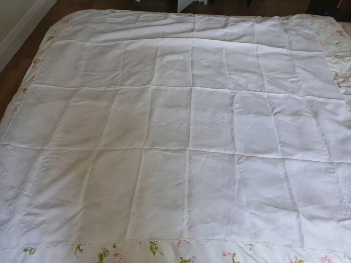 Vintage embroidered table cloth - Image 1