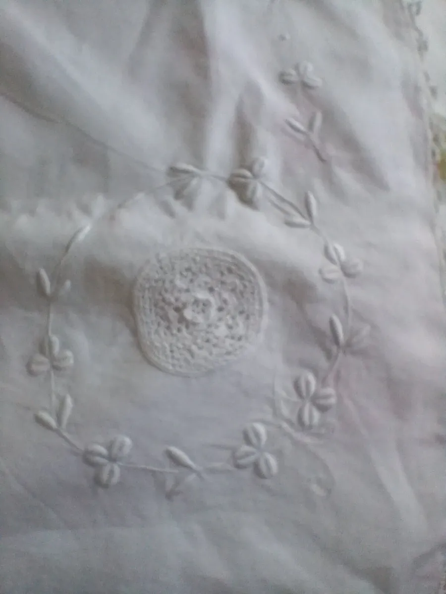 Vintage embroidered table cloth - Image 2