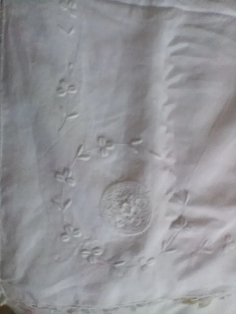 Vintage embroidered table cloth - Image 3
