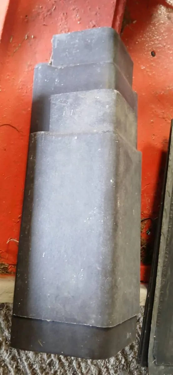 Slates and ridge tiles - Image 3