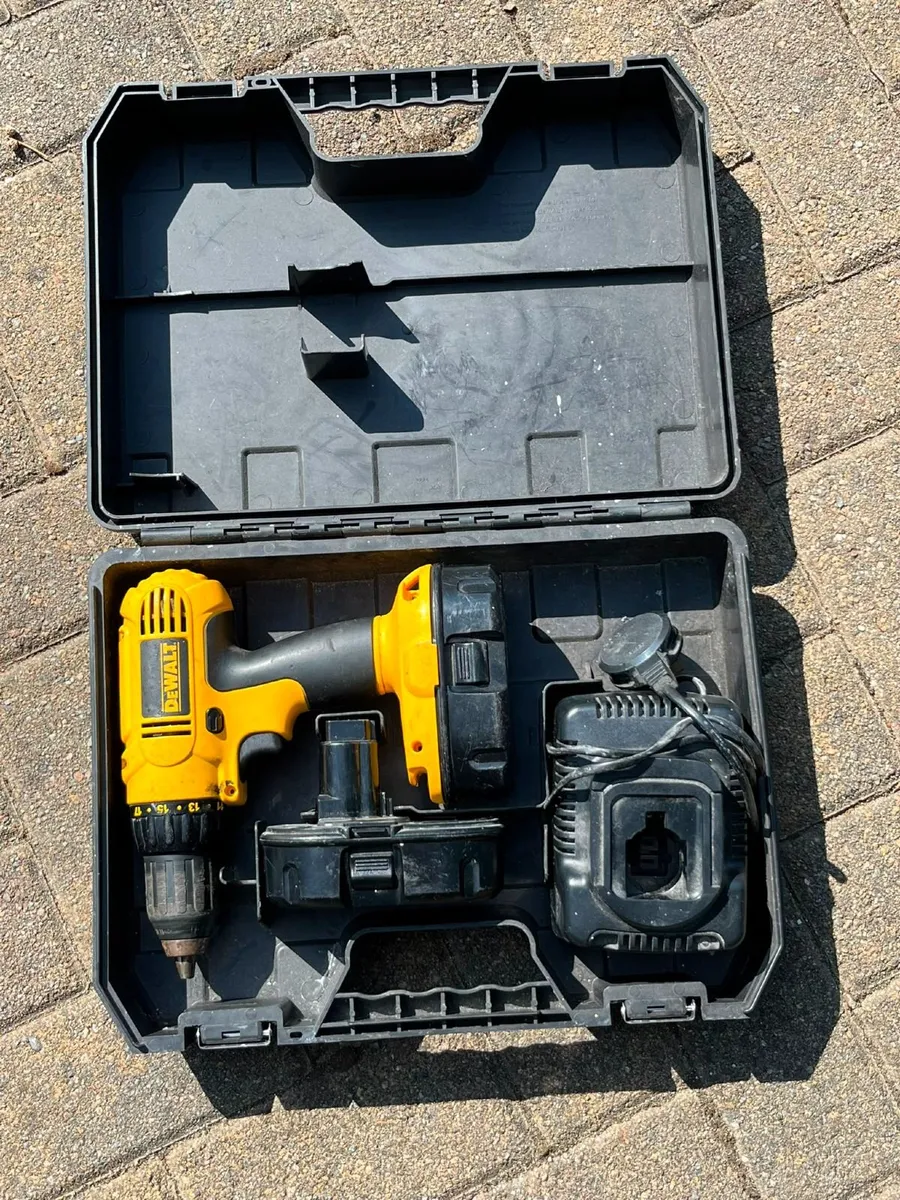 Dewalt Combi Drill Kit - Image 2