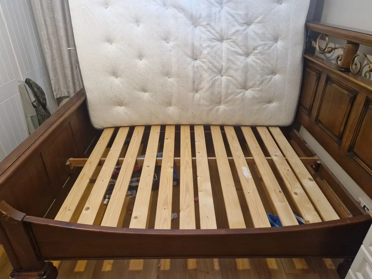 King size bed. And mattress - Image 1
