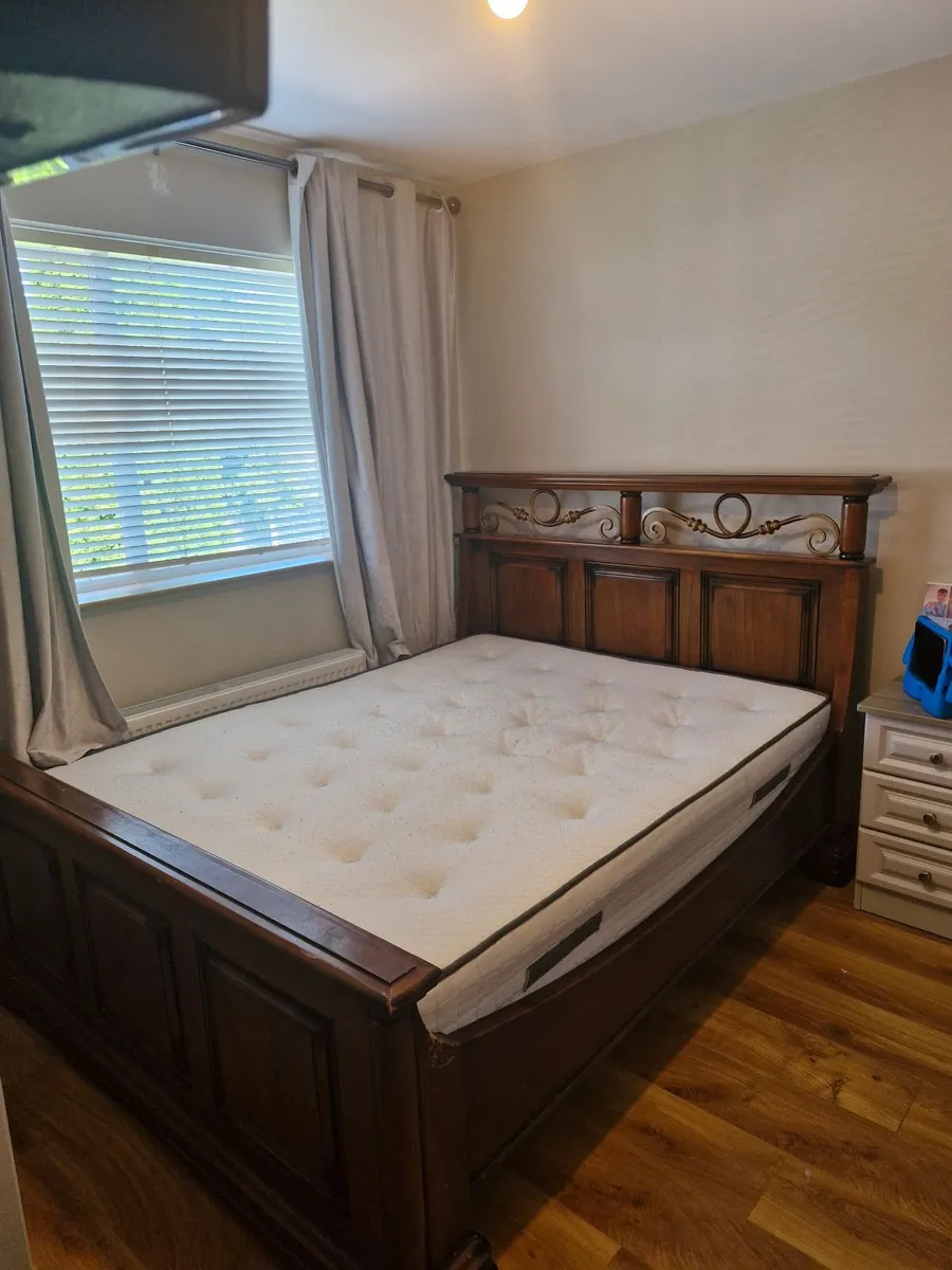 King size bed. And mattress - Image 3