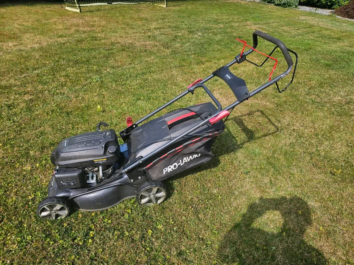 Hyundai petrol lawnmower - Image 1