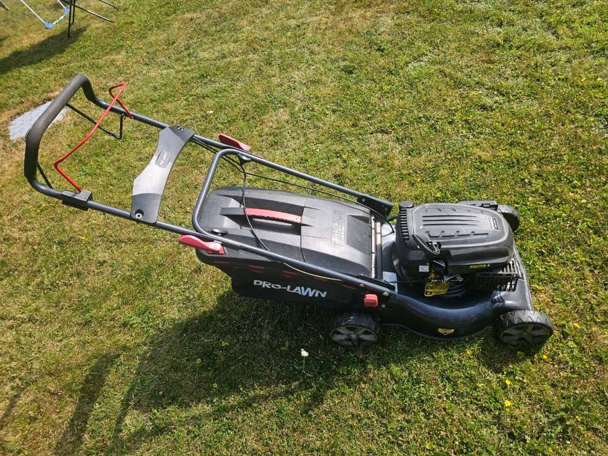 Hyundai petrol lawnmower - Image 4