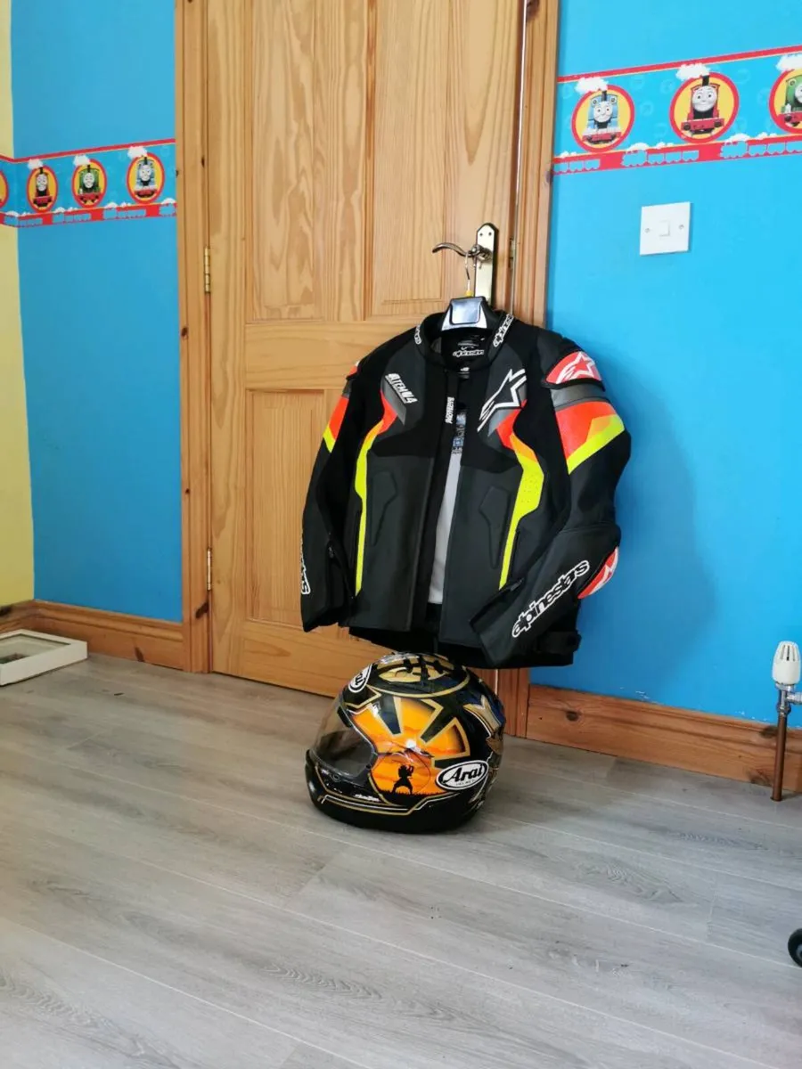 Premium bike gear - Arai helmet/Alpinestars jacket - Image 1