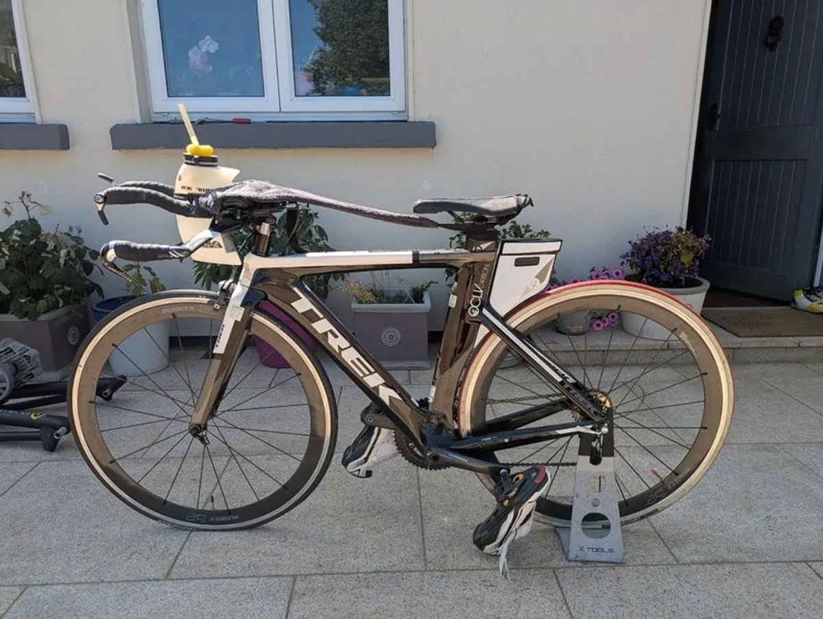 Trek Speed Concept Seven Series Carbon Tri / TT Bike plus turbo trainer and accessories - Image 1