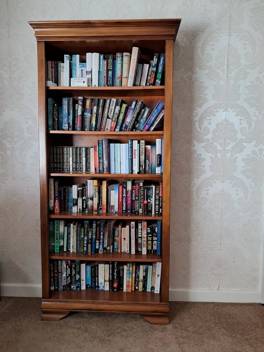 FREE  BOOKCASE INCLUDING BOOKus some Larger Books - Image 1