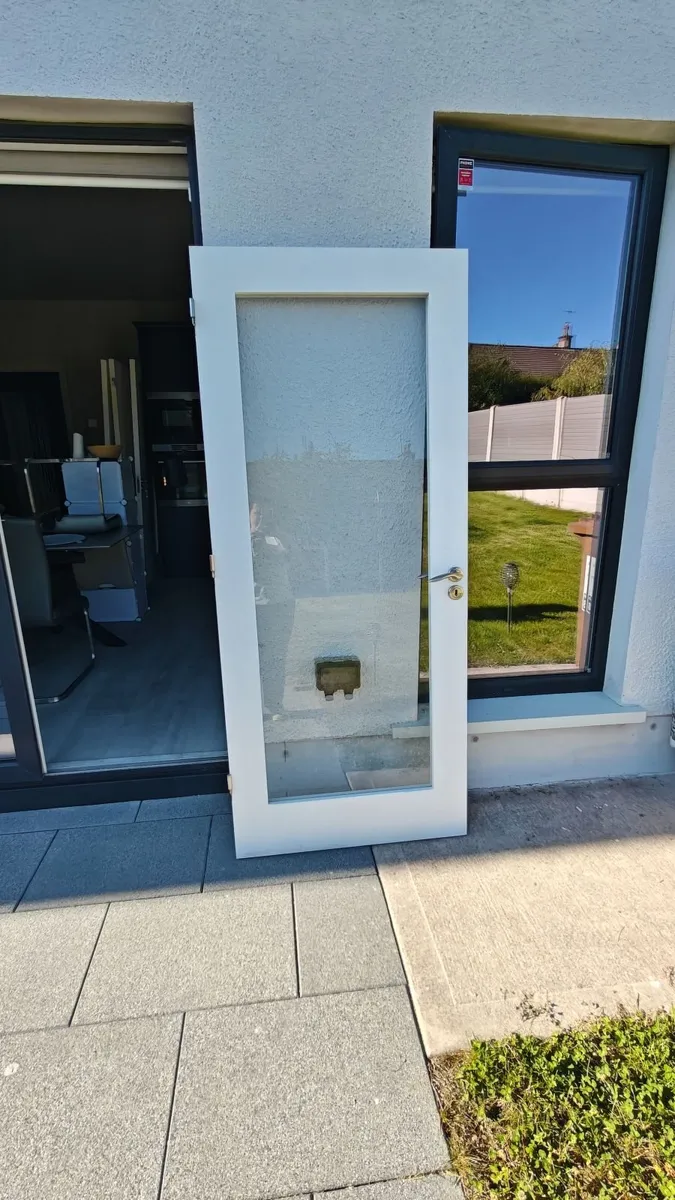 Indoor Shaker Style White Single Doors - Image 3