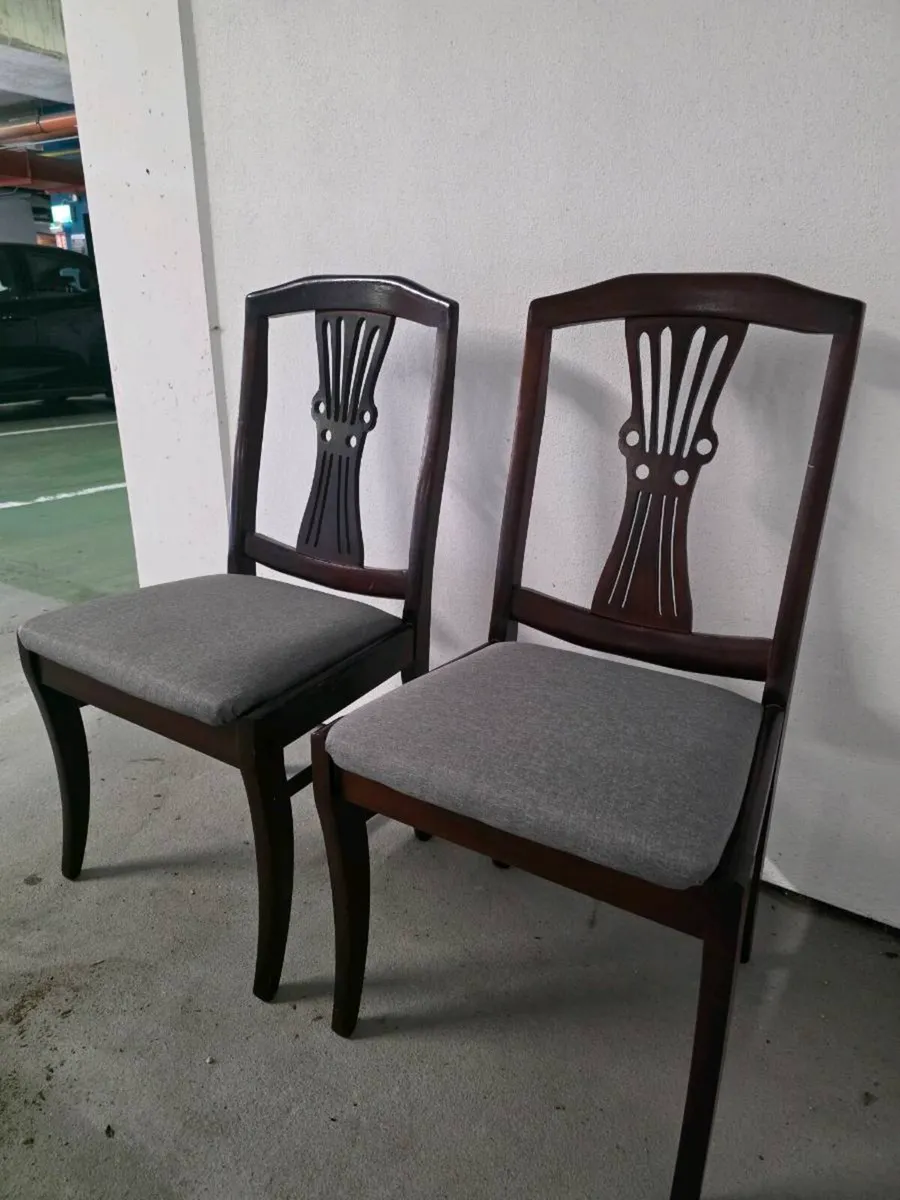 4 chairs - Image 2